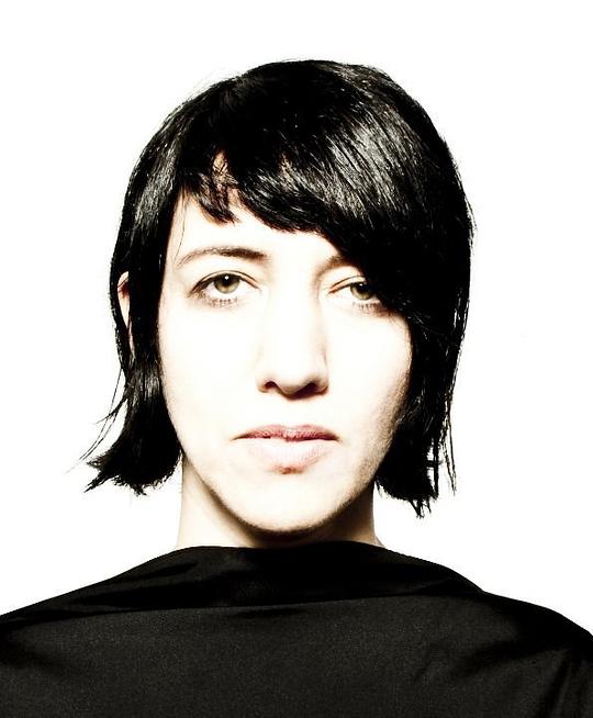 卡拉·阿扎 Carla Azar照片