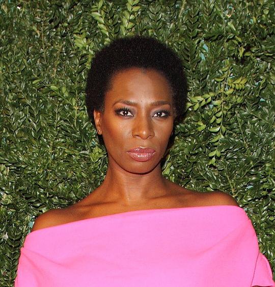 坦娅·穆迪 Tanya Moodie照片