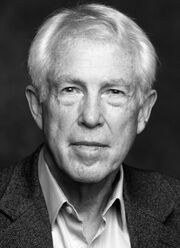 迈克尔·J·雷诺兹 Michael J. Reynolds照片