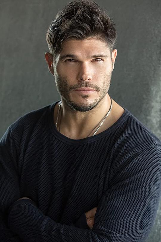 泰勒·詹姆斯 Taylor James照片