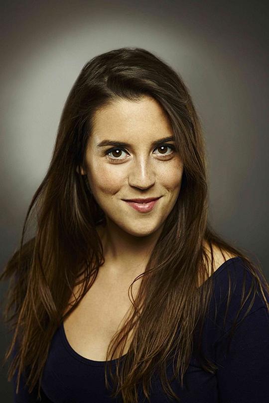 卡米尔·乌坎 Camille Ucan照片