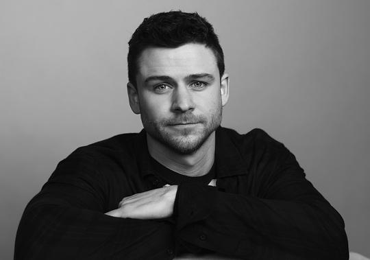 托米·巴斯托 Tommy Bastow照片