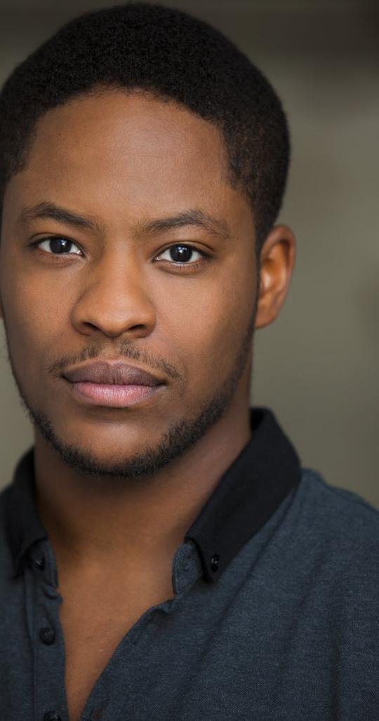 托米瓦·埃敦 Tomiwa Edun照片