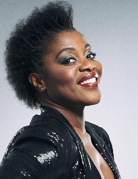 克劳迪娅·塔格博 Claudia Tagbo照片