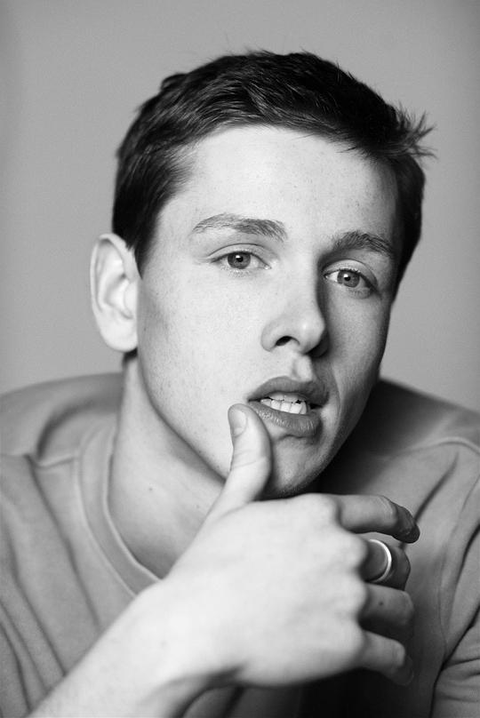 哈里斯·迪金森 Harris Dickinson照片