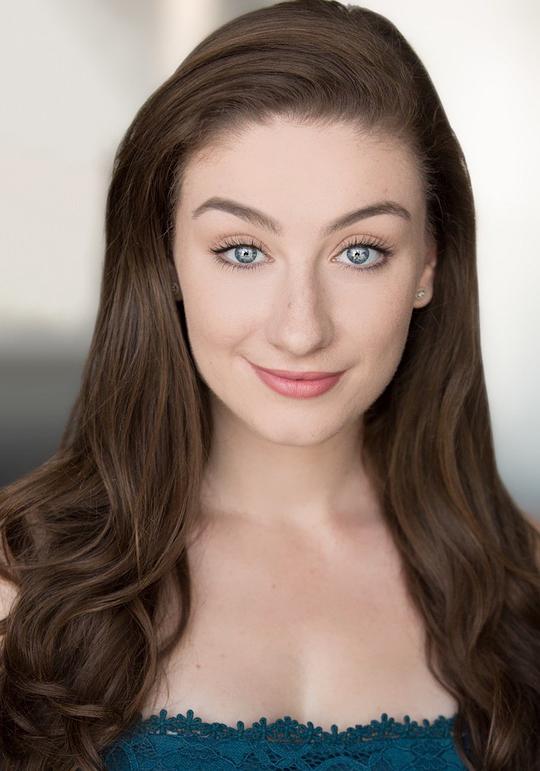 安珀·多伊索恩 Amber Doig-Thorne照片