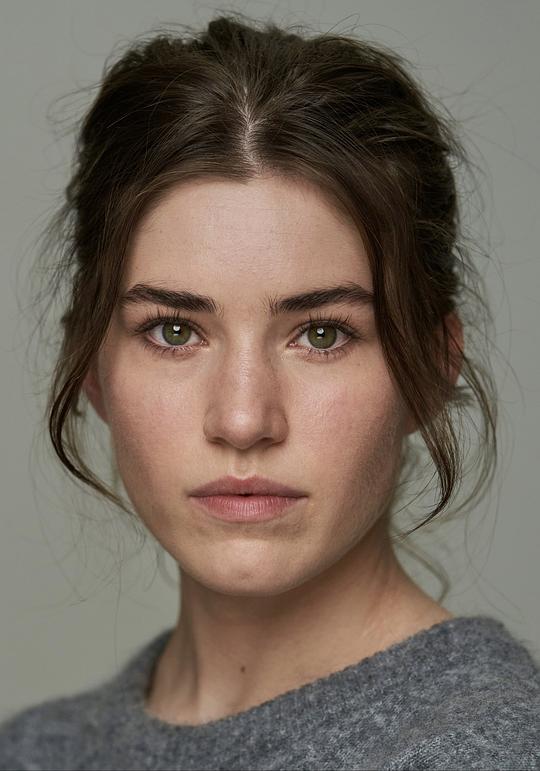 艾莉·麦克道尔 Ellie MacDowall照片