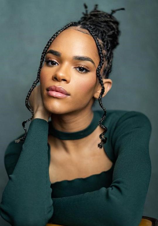 雅斯敏·芬尼 Yasmin Finney照片