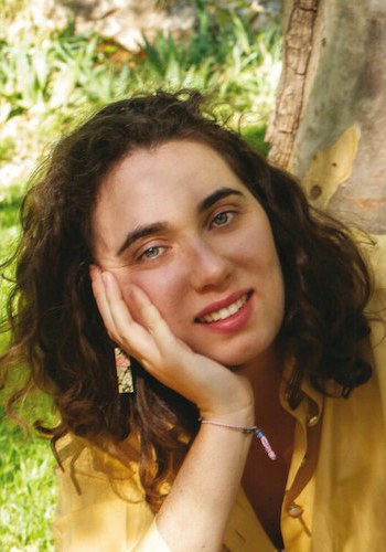 克丽西安娜·B·帕帕扎基斯 Krysianna B. Papadakis照片