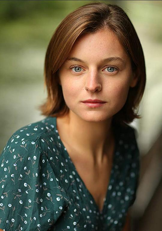 艾玛·科林 Emma Corrin照片