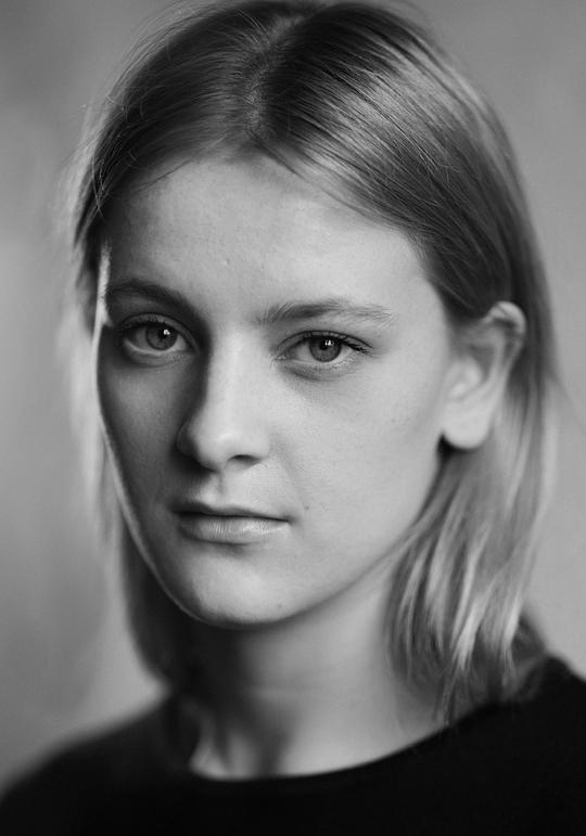 菲娅·萨班 Phia Saban照片