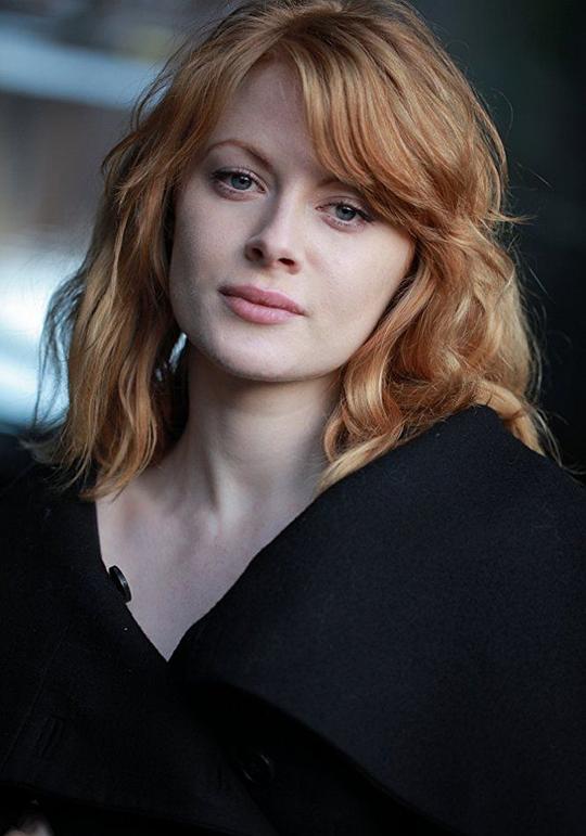 艾米丽·比查姆 Emily Beecham照片