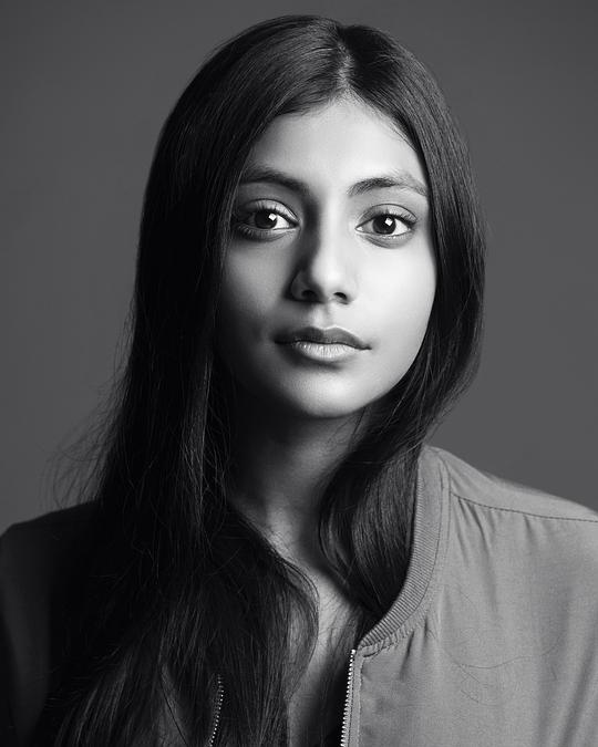 查瑞莎·钱德兰 Charithra Chandran照片