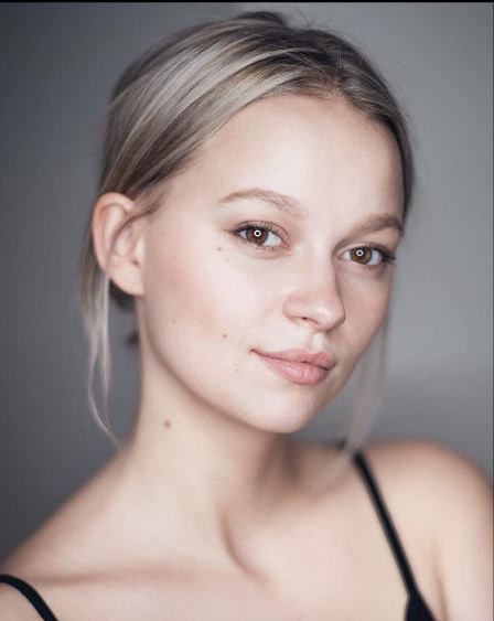 埃莉·达克斯 Ellie Duckles照片