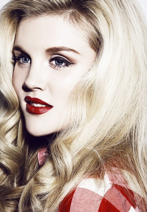 埃默拉尔德·芬内尔 Emerald Fennell照片