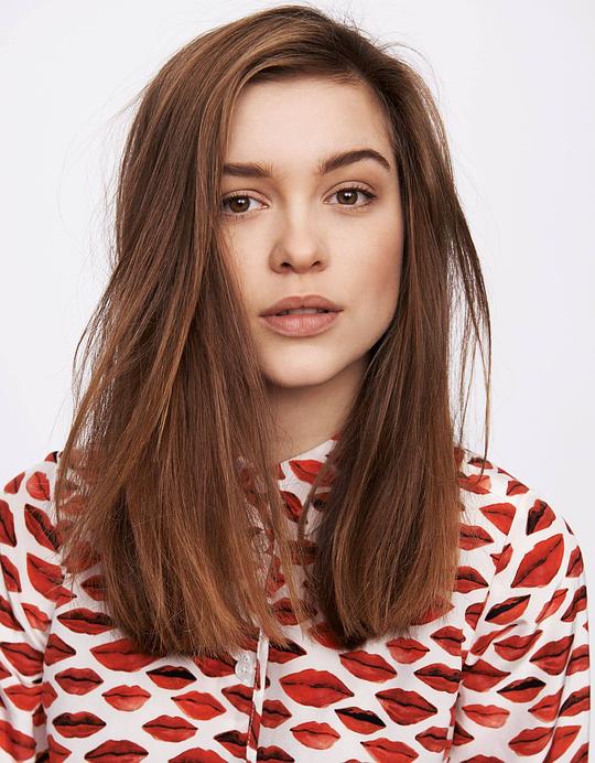 索菲·库克森 Sophie Cookson照片