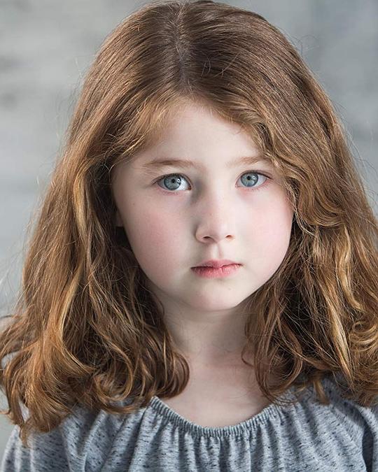 伊丽莎·赖利 Eliza Riley照片