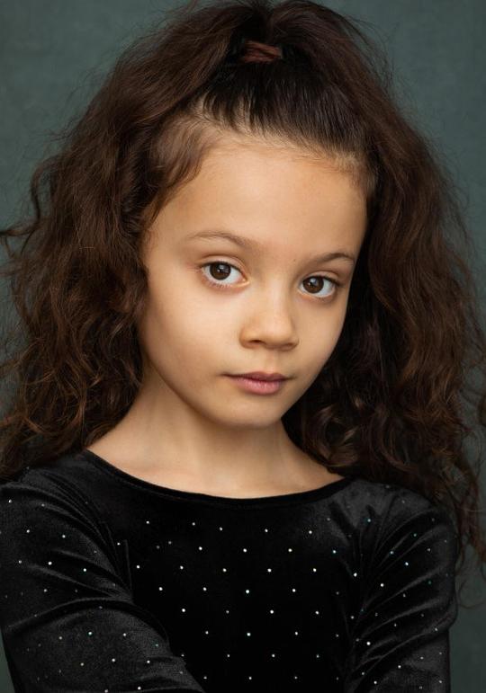 露西娅·阿留 Lucia Aliu照片