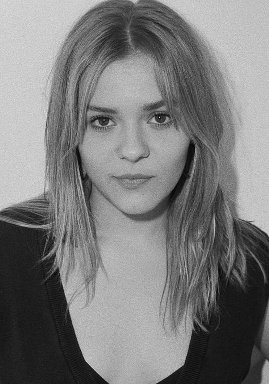 梅西·斯黛拉 Maisy Stella照片