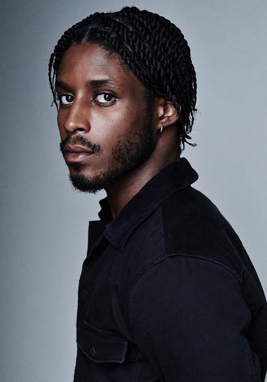 弗朗西斯·洛夫霍尔 Francis Lovehall照片