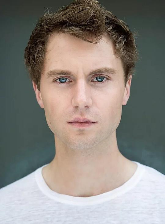 德斯蒙德·伊斯特伍德 Desmond Eastwood照片