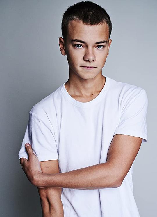 康拉德·汗 Conrad Khan照片