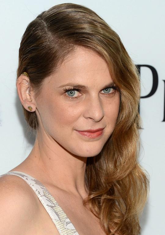 希拉里·巴克 Hillary Baack照片