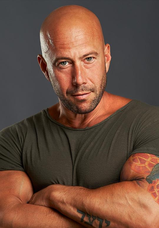 艾伦·伯格 Aaron Berg照片