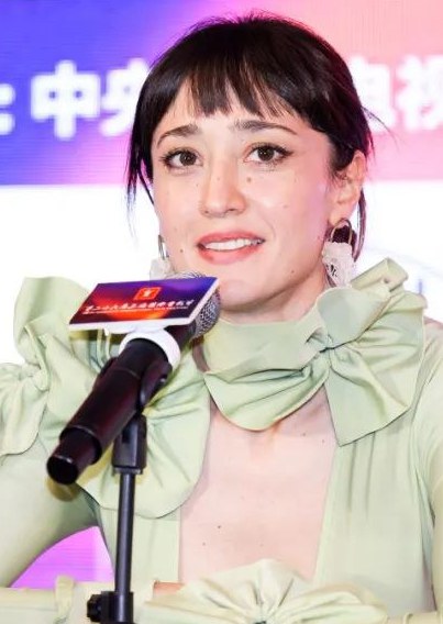 卡米拉·佩拉尔塔 Camila Peralta照片