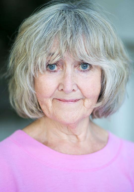 伊冯娜·埃德盖尔 Yvonne Edgell照片