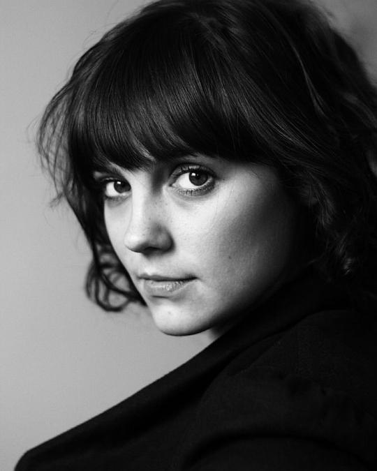 安娜贝尔·斯考莉 Annabel Scholey照片