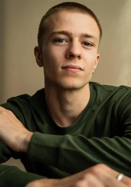 鲁阿里德·莫利卡 Ruaridh Mollica照片