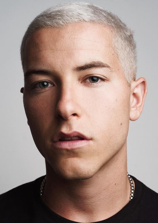 塔兹·斯盖拉 Taz Skylar照片