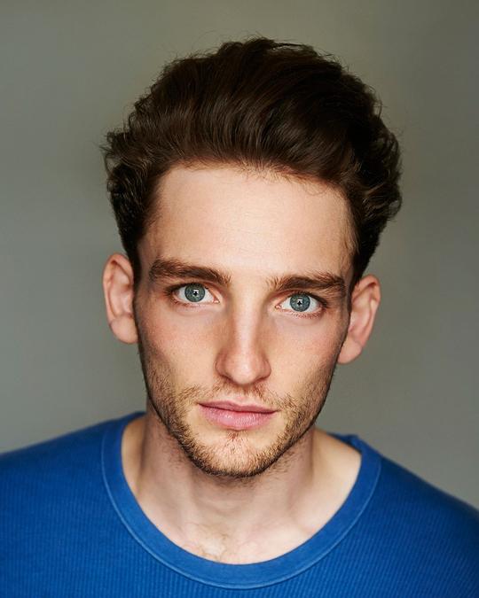 劳里·戴维森 Laurie Davidson照片