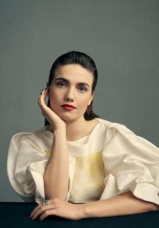 内尔·巴洛 Nell Barlow照片