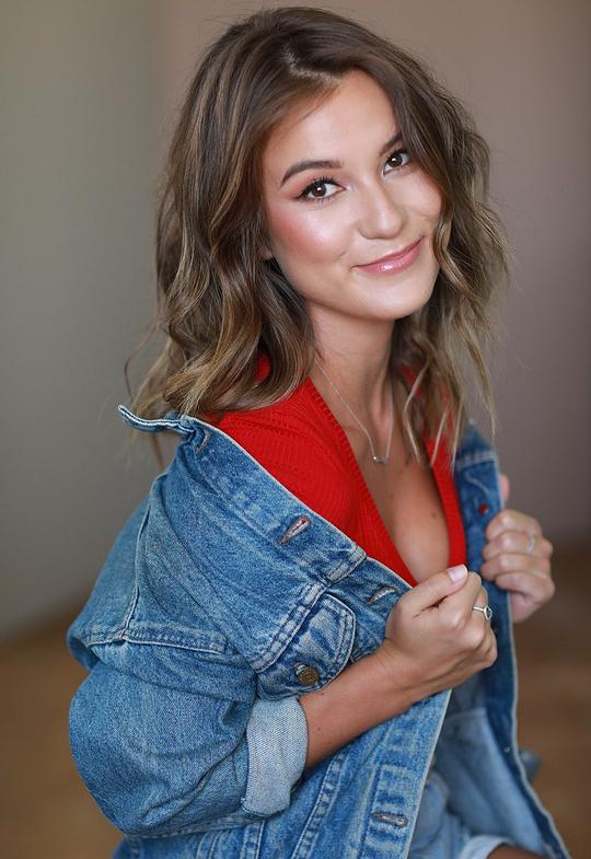 阿里·芙美子·惠特妮 Ali Fumiko Whitney照片