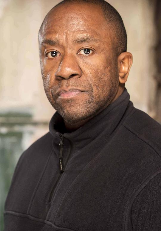 卢西安·姆瑟马蒂 Lucian Msamati照片