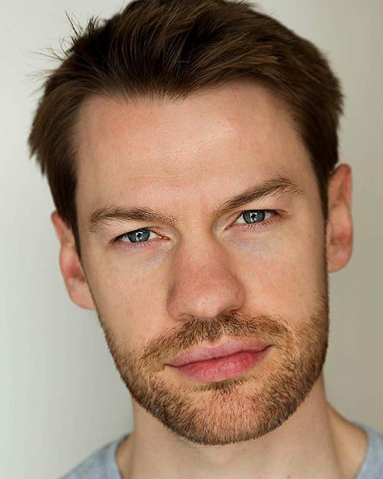 穆里斯·克劳利 Muiris Crowley照片