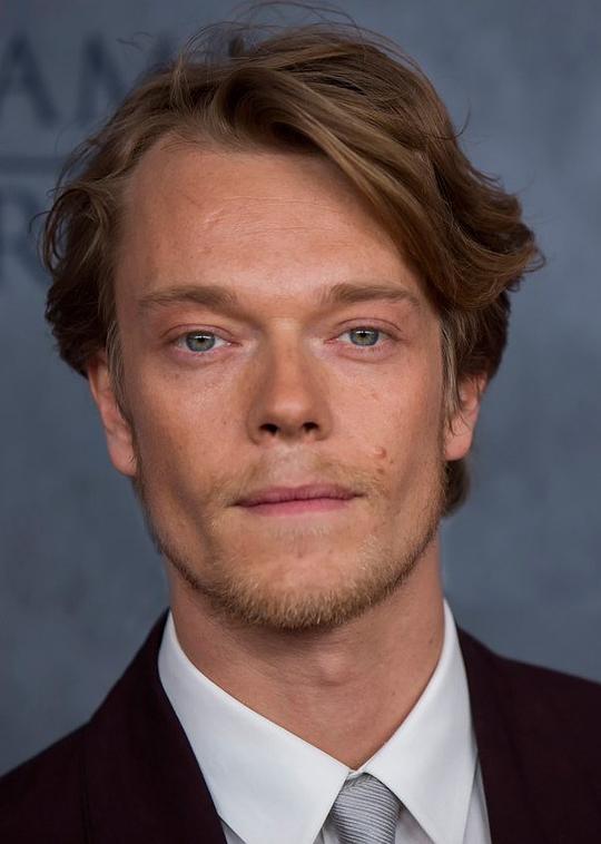 阿尔菲·艾伦 Alfie Allen照片