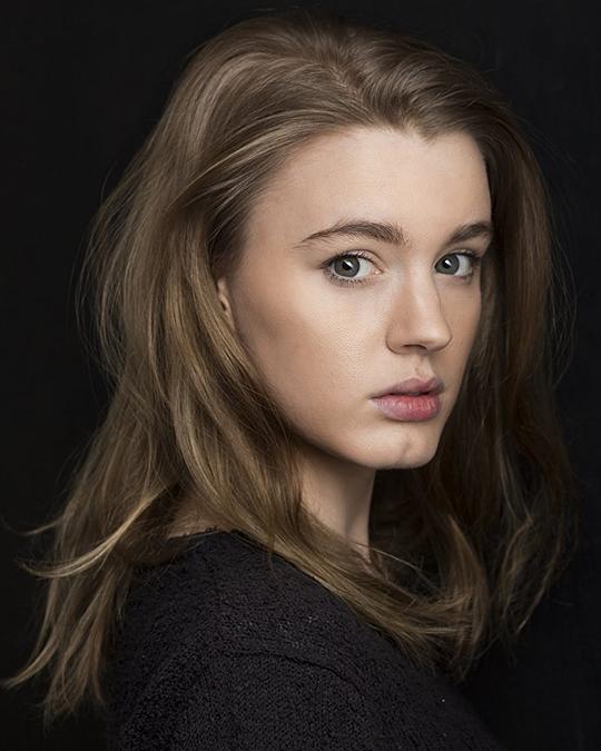 艾米·詹姆斯-凯利 Amy James-Kelly照片