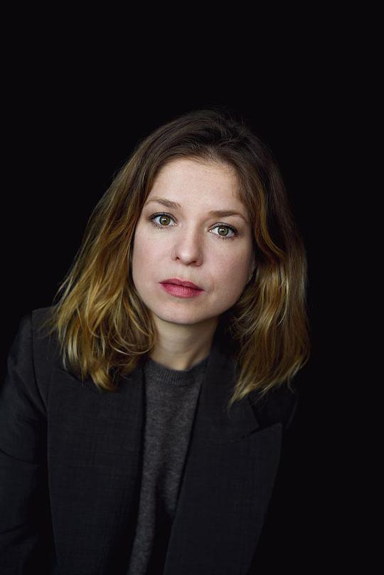 露易丝·赫尔姆 Luise Helm照片