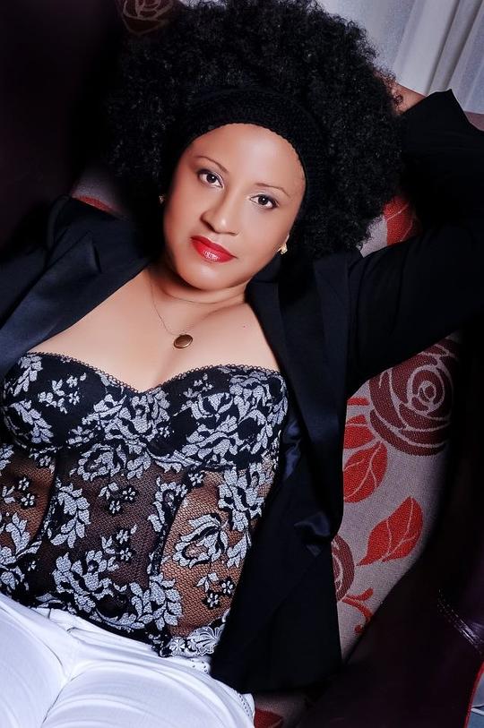 海伦娜·福尔摩斯 Helena Holmes照片