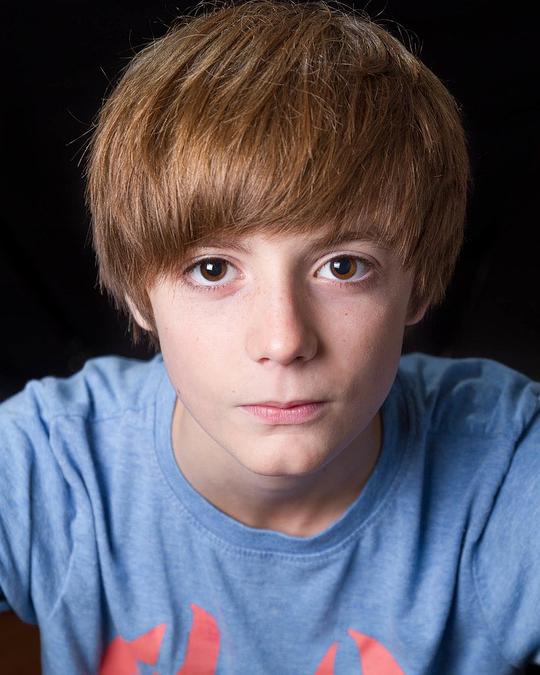 埃利奥特·斯佩勒-吉洛特 Elliot Speller-Gillott照片