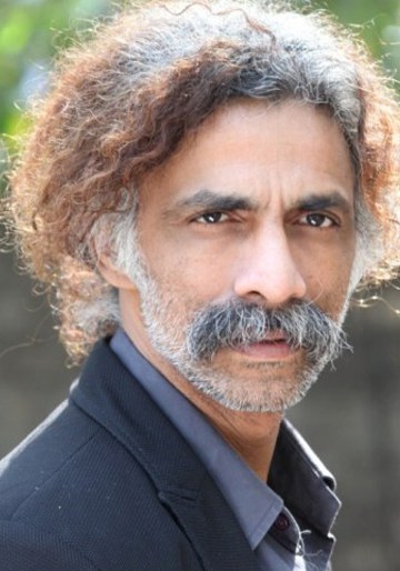 马卡兰德·德斯潘德 Makrand Deshpande照片