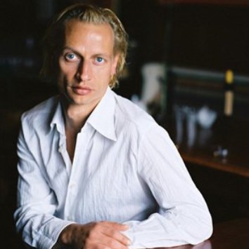 阿提拉·G·凯雷克斯 Attila G. Kerekes照片