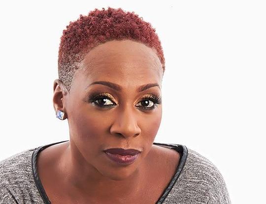 吉娜·亚谢尔 Gina Yashere照片