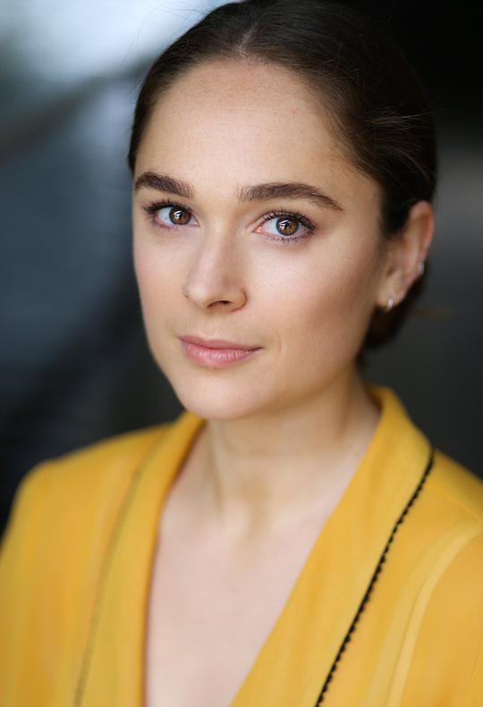 菲比·斯帕罗 Phoebe Sparrow照片