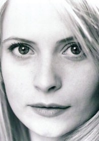 彭雅思 Alice Patten照片