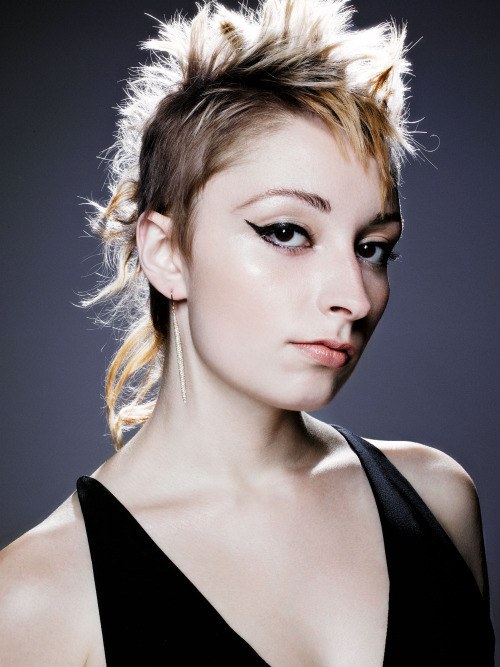 阿莉尔·霍尔姆斯 Arielle Holmes照片