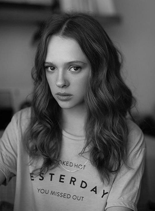 茜拉·哈斯 Shira Haas照片